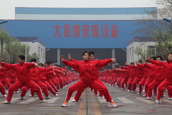 中國(guó)太極搪玻璃設(shè)備全體員工向您拜年！